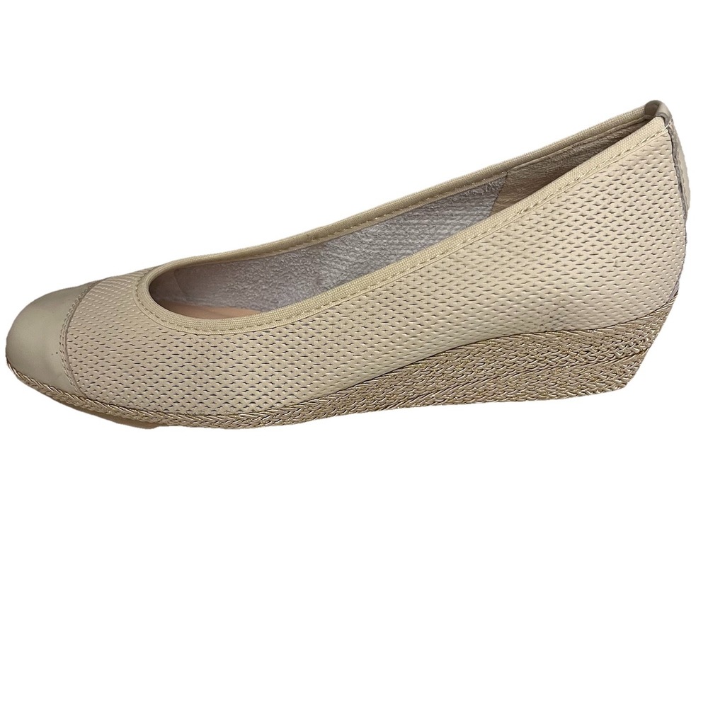 MEUCCI Sesto Women's Italian Slip On Wedge Heel Beige W Gold Accents Sz 7